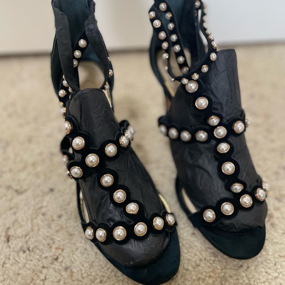Elegant Black Pearl-Embellished Women's Shoes